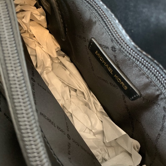 Michael Kors Montgomery MD Messenger - Picture 6 of 7